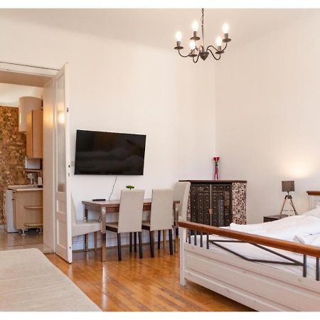 Cheerful 2Br Apartment - Suitable For Longstays Bécs Kültér fotó