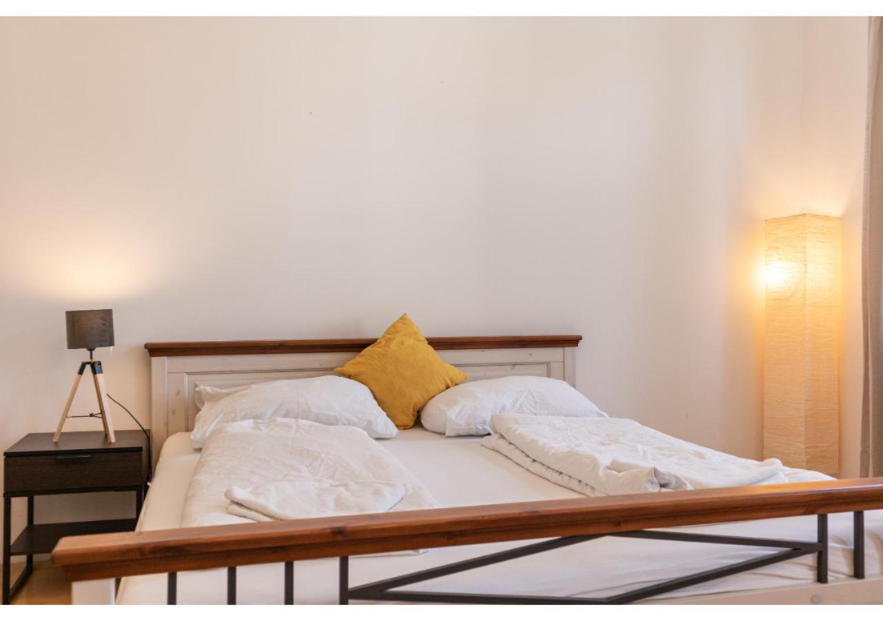Cheerful 2Br Apartment - Suitable For Longstays Bécs Kültér fotó