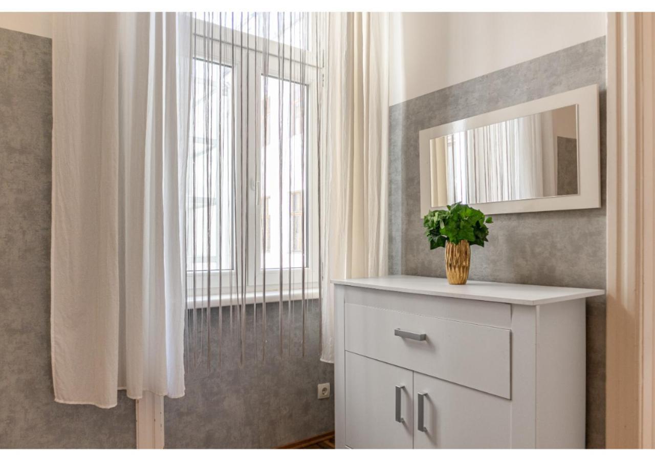 Cheerful 2Br Apartment - Suitable For Longstays Bécs Kültér fotó